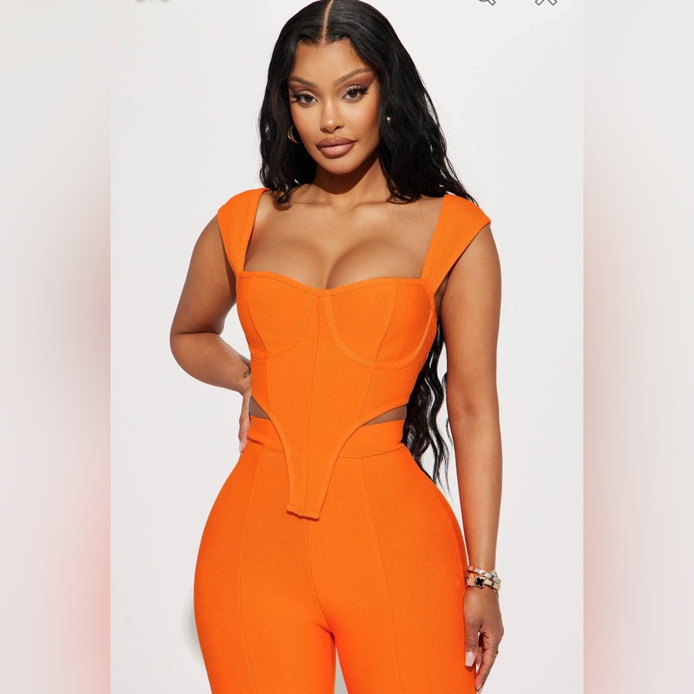 Bandage Pant Set
Cropped
Sleeveless
Cut Outs
Flare Leg Pants
High Waist
Stretch